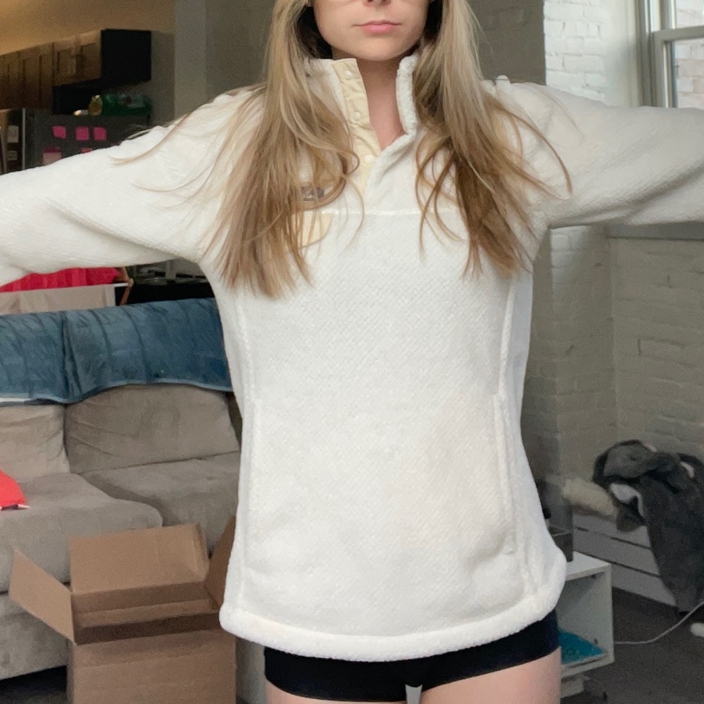 White Patagonia fleece. Women’s small.
